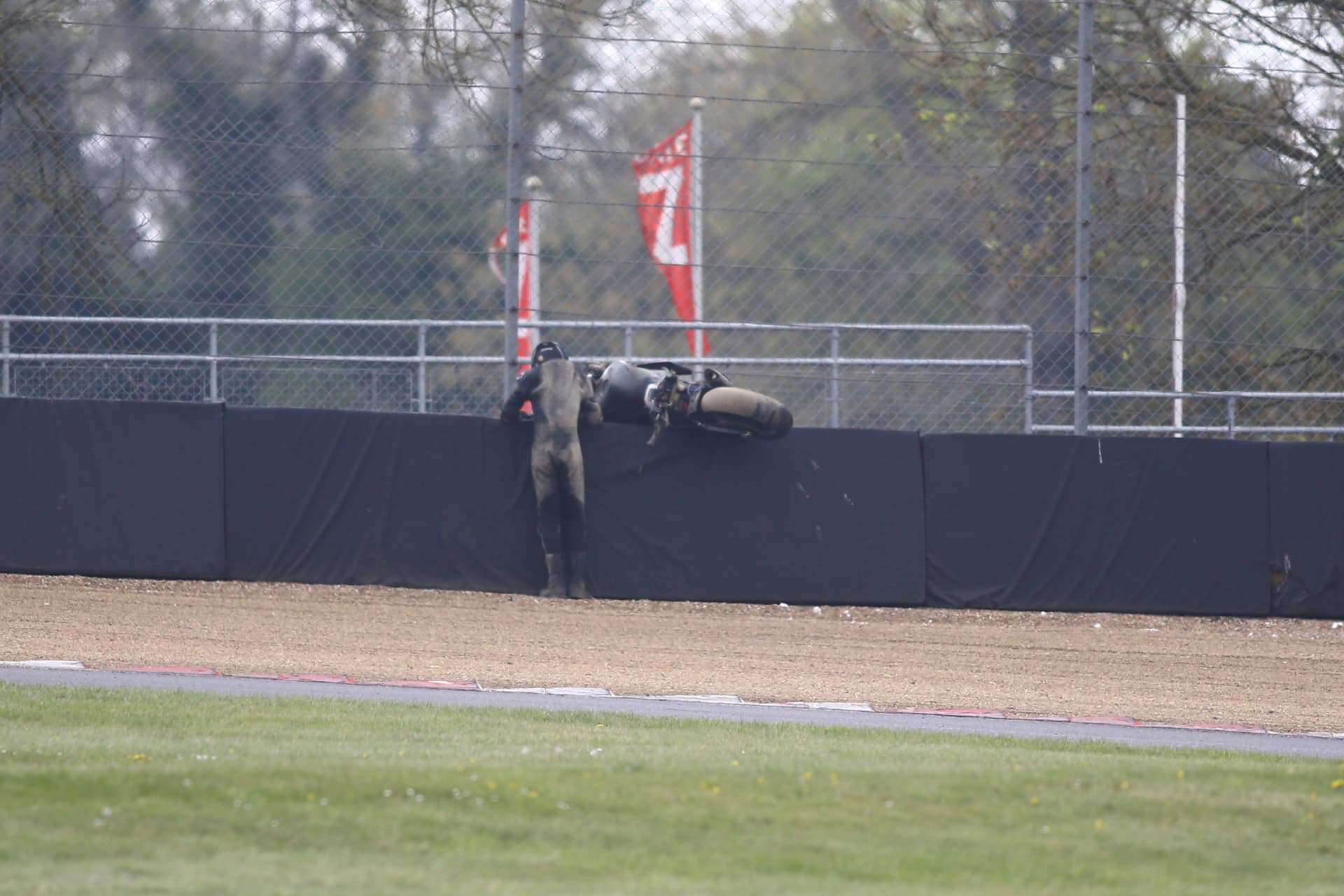 RND 4 Brands Hatch 1 heart broken