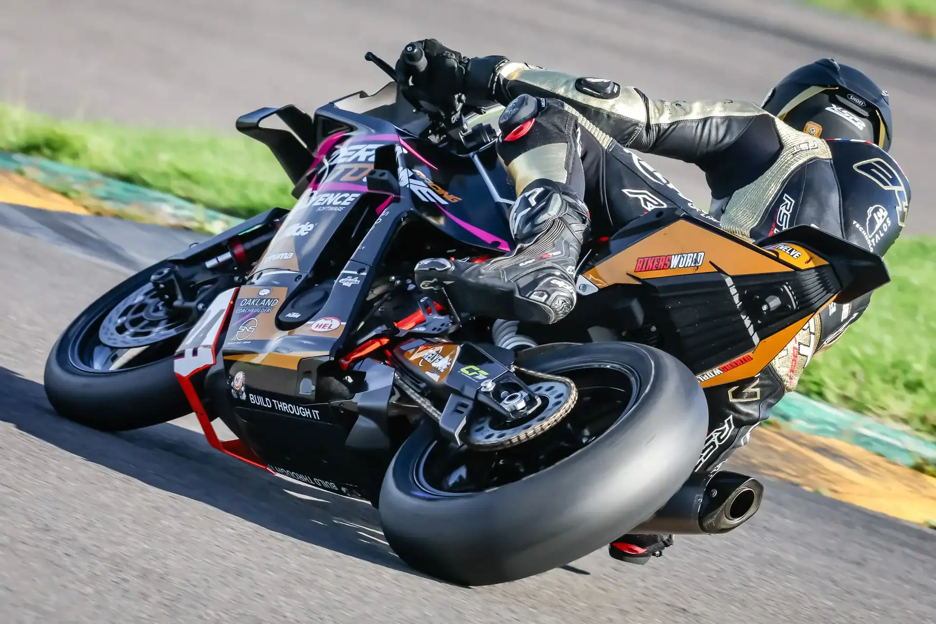 RND 8 Anglesey Coastal 5 Evan Brailsford hanging off the number 24 KTM 990 RC R through a corner at Anglesey on the last lap of Race 23.